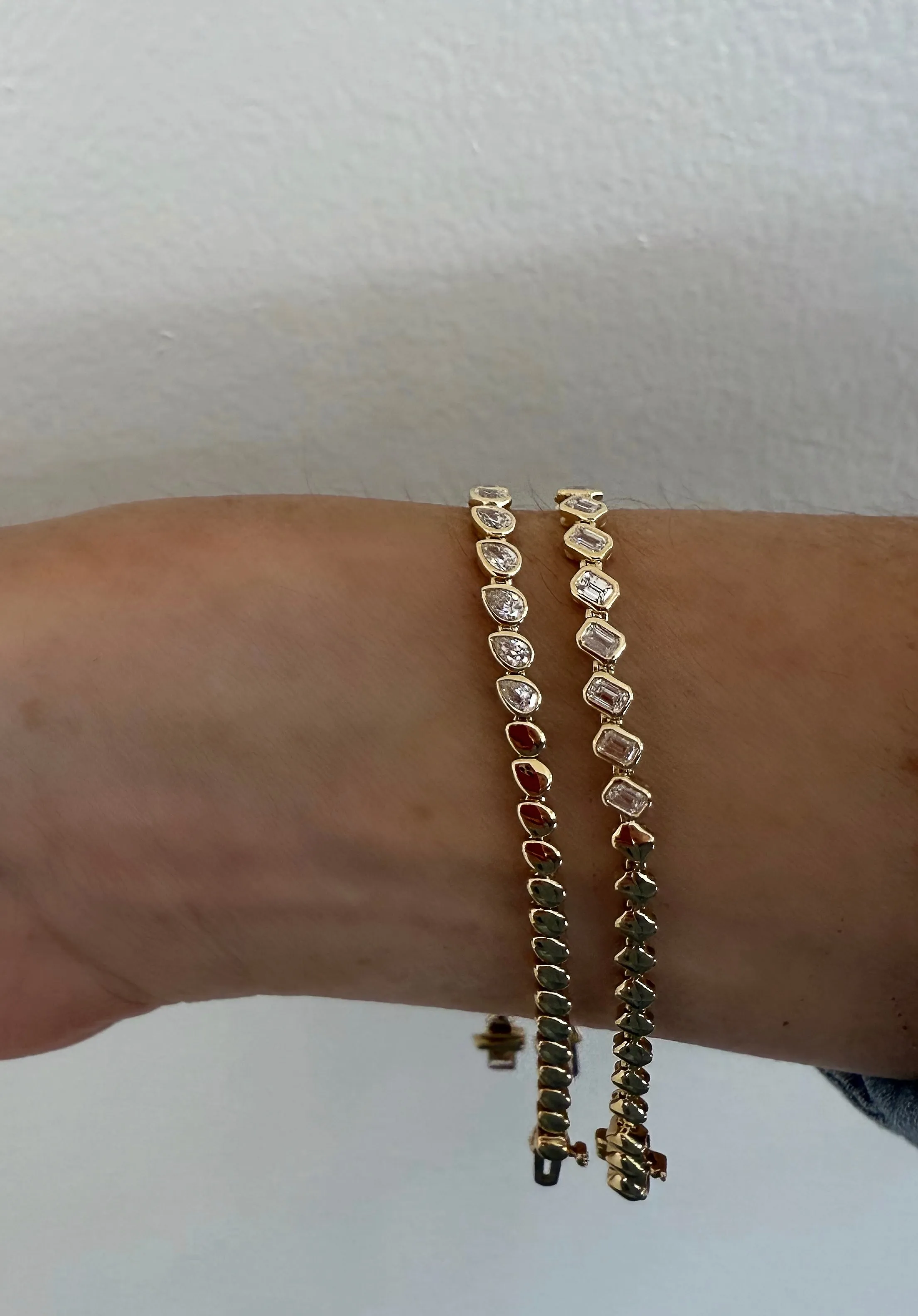 Asymmetrical Bezel Pear Cut Diamond Tennis Bracelet