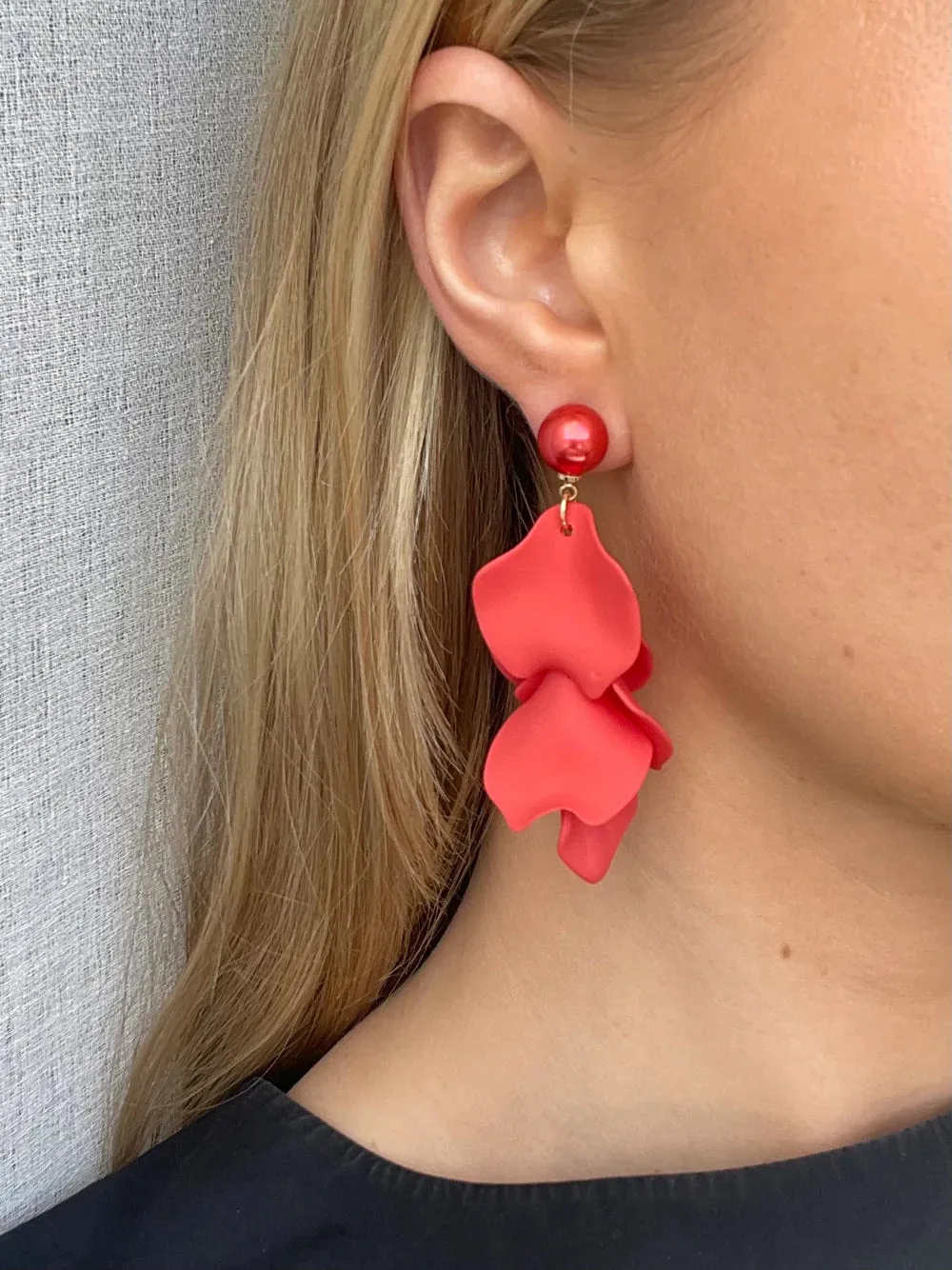 BOW 19 - Leaf Pearl earring - Dark Coral