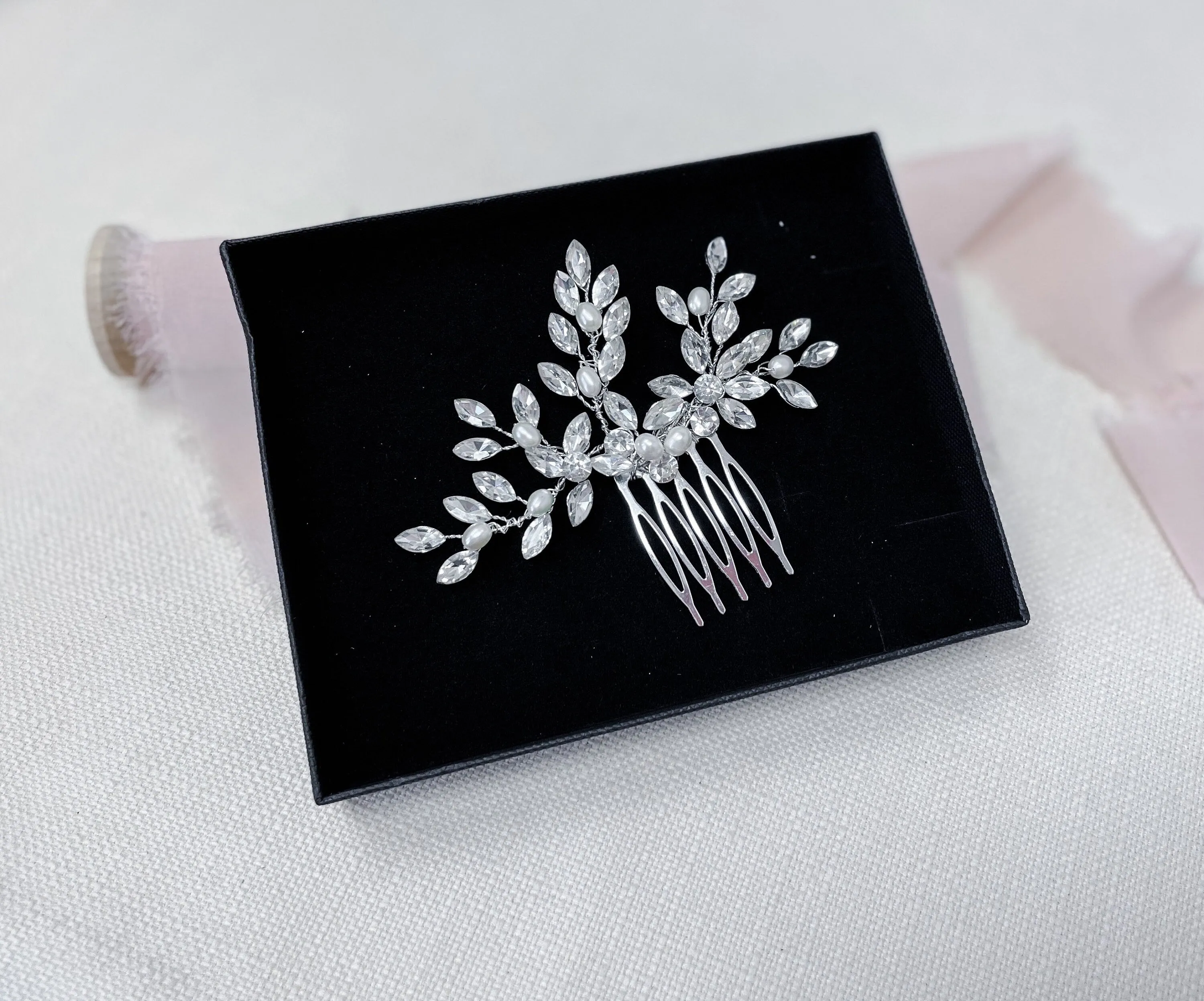 Bridal Sparkly Hair Pins, Small Delicate Crystal and Pearl Hair Pins , Bridesmaid Hair Pins, Wedding Pins, Hair Grips Silver Gold Rose gold
