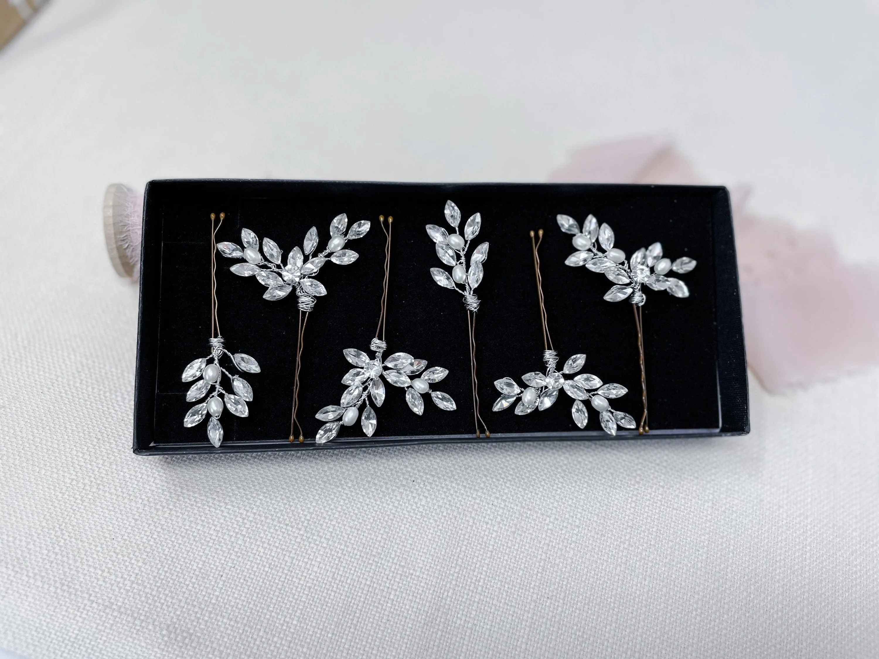 Bridal Sparkly Hair Pins, Small Delicate Crystal and Pearl Hair Pins , Bridesmaid Hair Pins, Wedding Pins, Hair Grips Silver Gold Rose gold