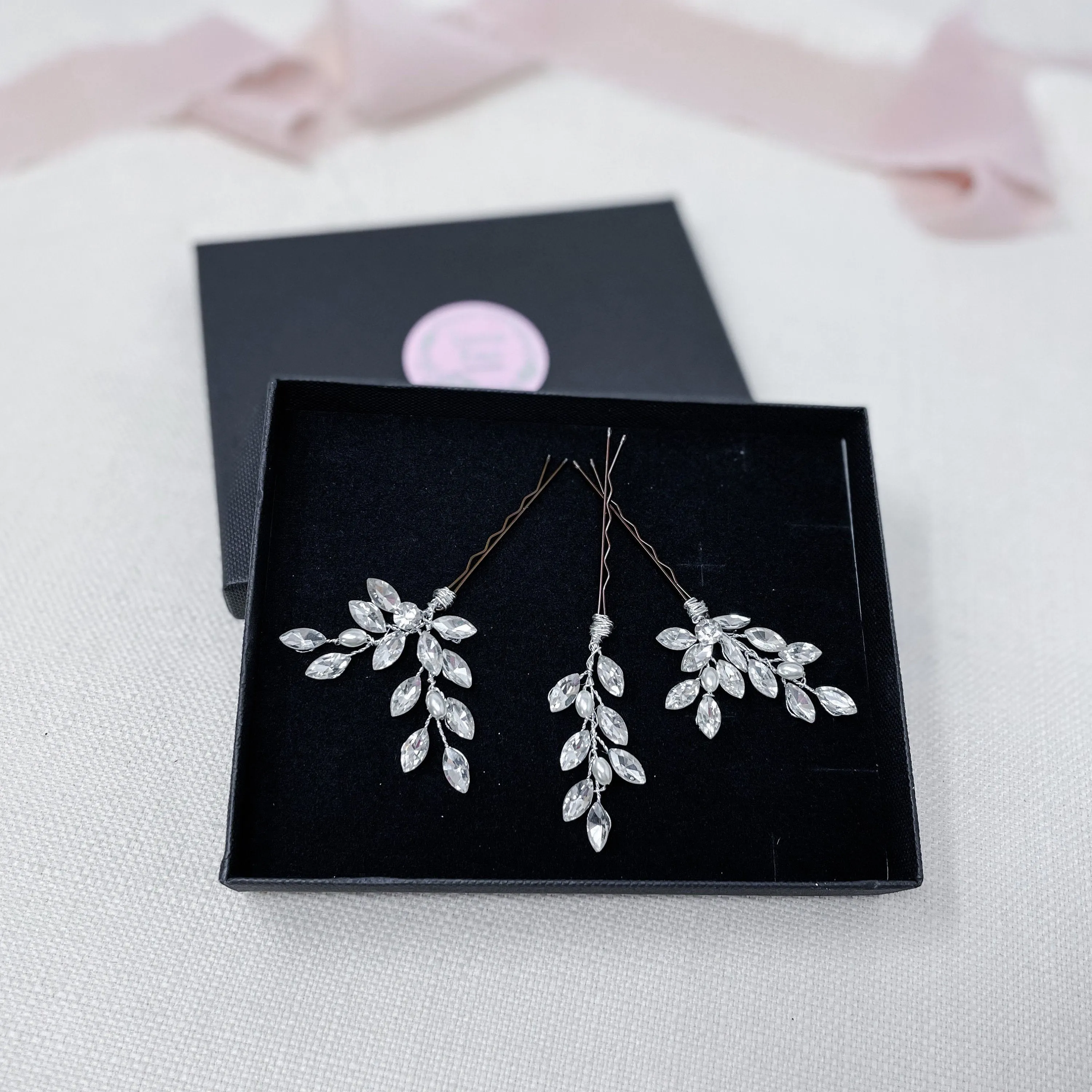Bridal Sparkly Hair Pins, Small Delicate Crystal and Pearl Hair Pins , Bridesmaid Hair Pins, Wedding Pins, Hair Grips Silver Gold Rose gold