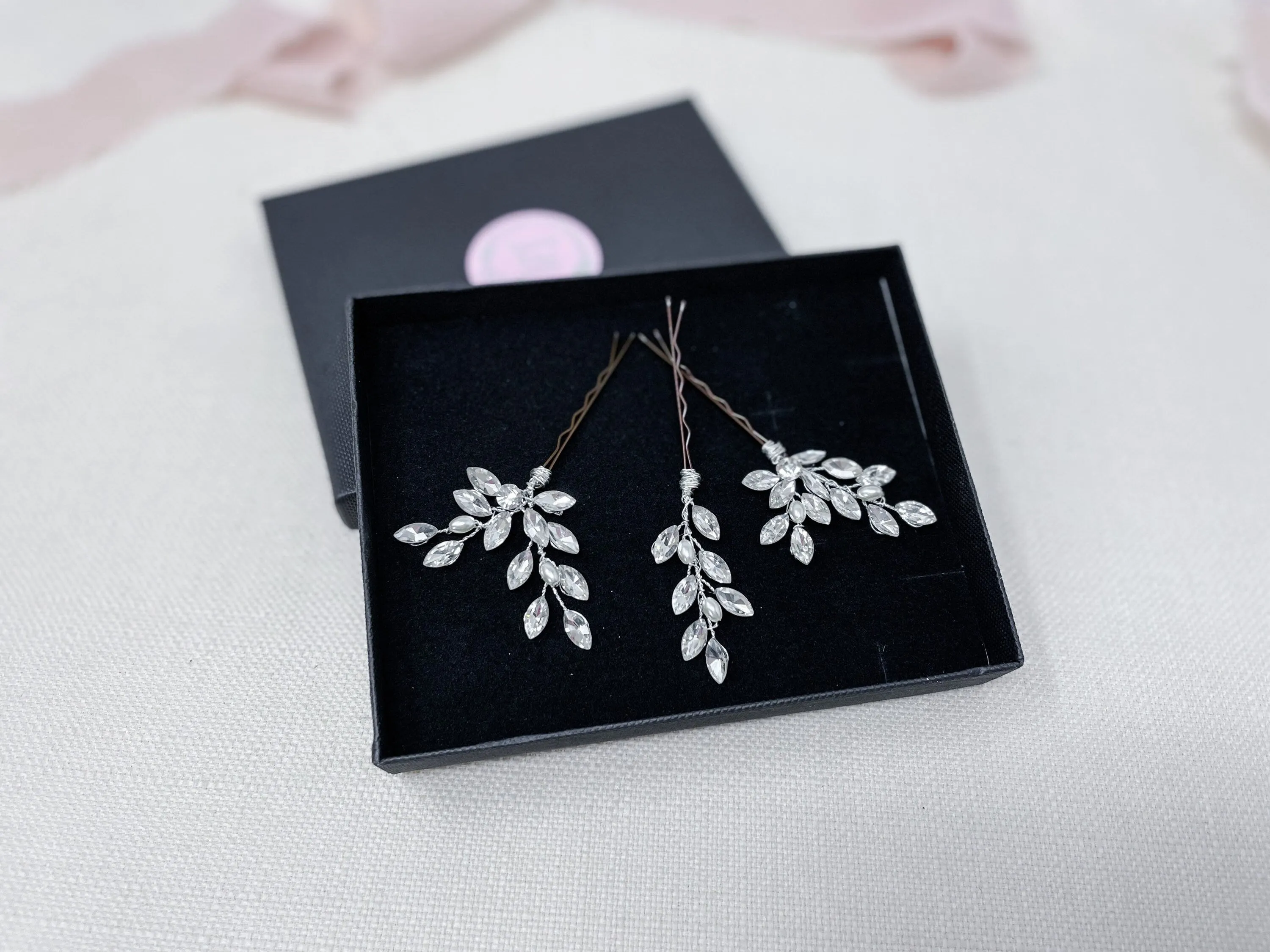 Bridal Sparkly Hair Pins, Small Delicate Crystal and Pearl Hair Pins , Bridesmaid Hair Pins, Wedding Pins, Hair Grips Silver Gold Rose gold