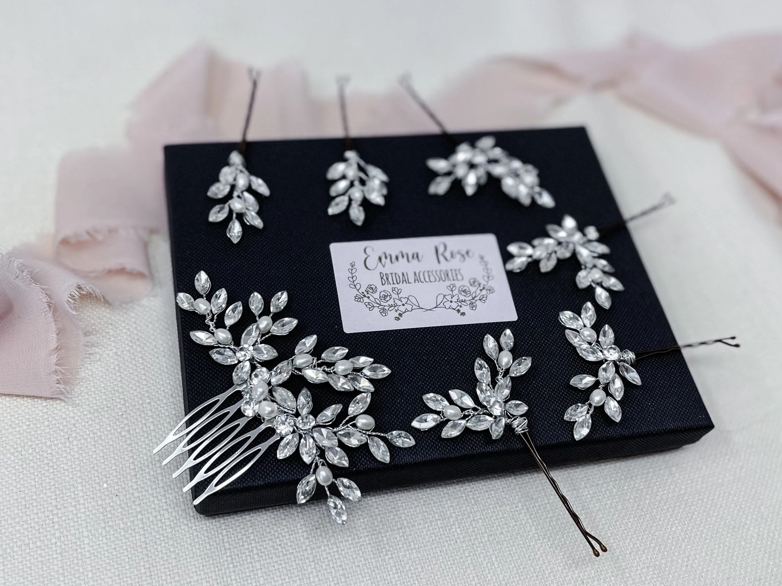 Bridal Sparkly Hair Pins, Small Delicate Crystal and Pearl Hair Pins , Bridesmaid Hair Pins, Wedding Pins, Hair Grips Silver Gold Rose gold