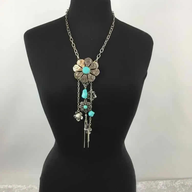 Silver/Turquoise Metal Southwest design Necklace